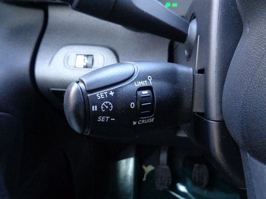 Vehicle image 11 / 15