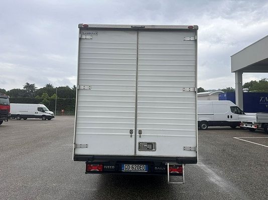Vehicle image 6 / 20