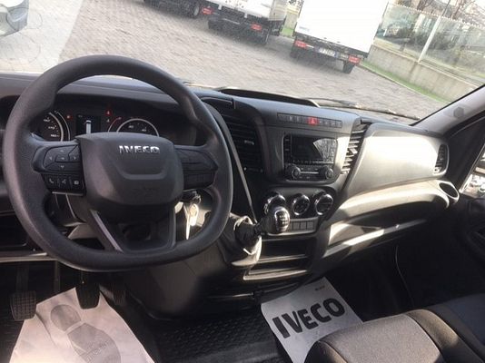 Vehicle image 10 / 10