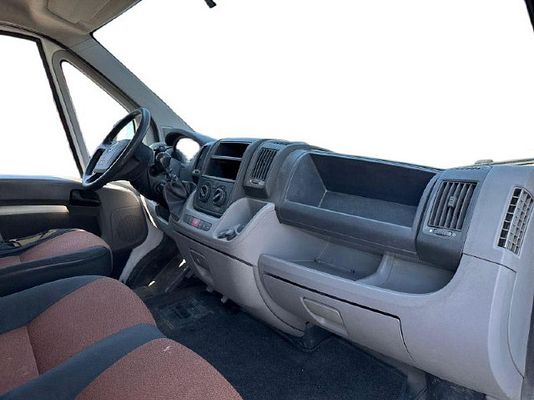 Vehicle image 3 / 12