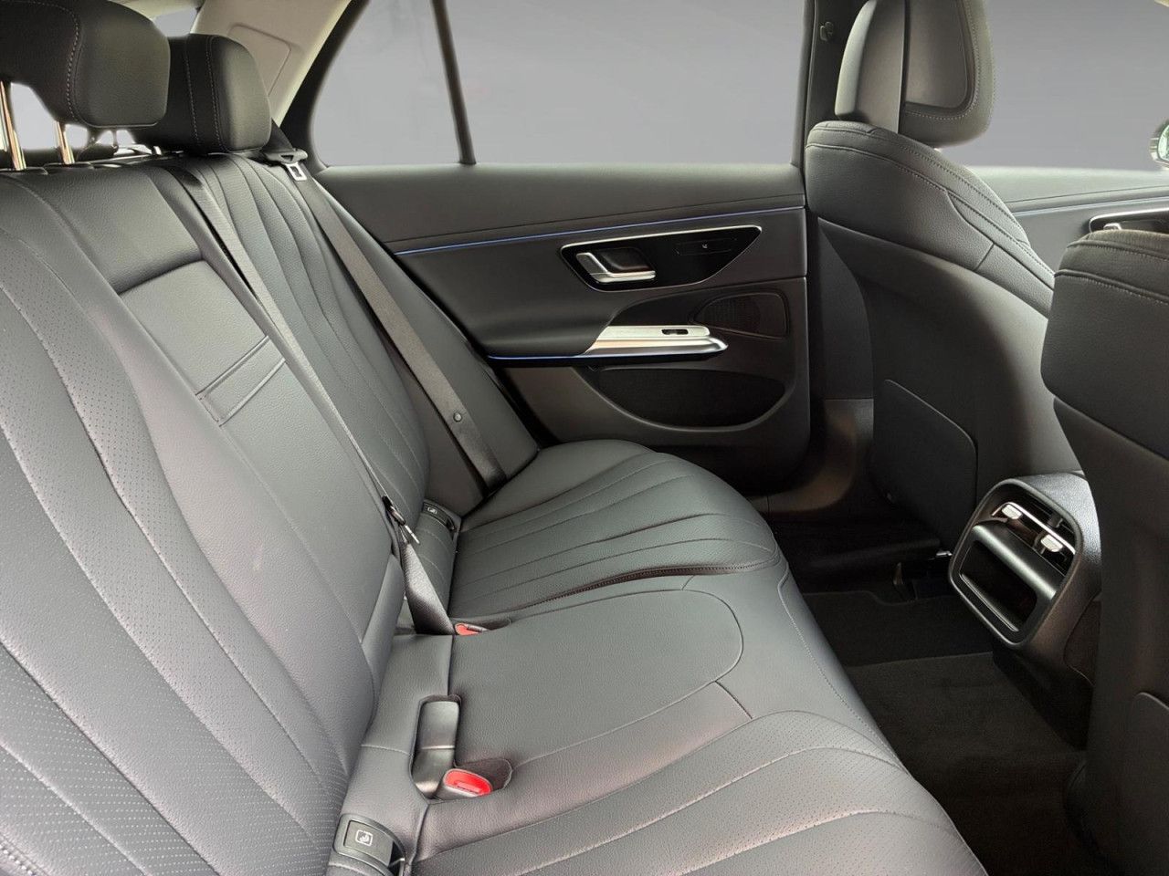 Mercedes-Benz E-Klasse – Bild 13