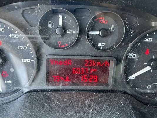 Vehicle image 17 / 19