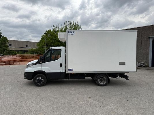 Vehicle image 2 / 19
