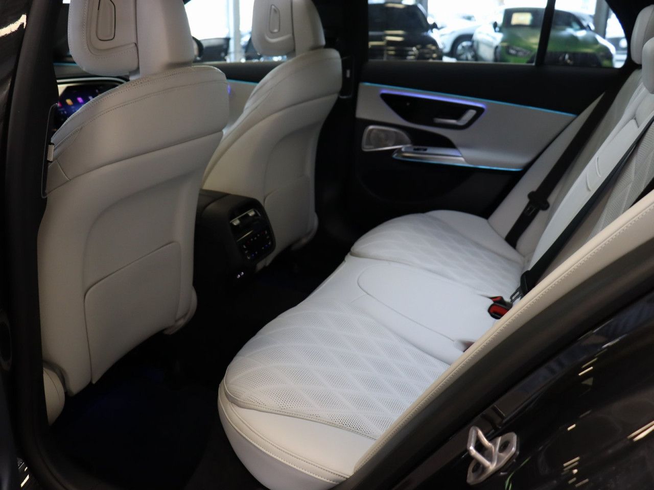 Mercedes-Benz E-Klasse – Bild 28
