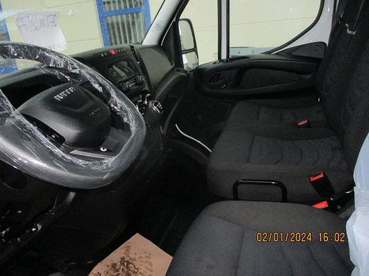 Vehicle image 5 / 5
