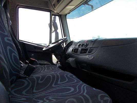Vehicle image 5 / 12