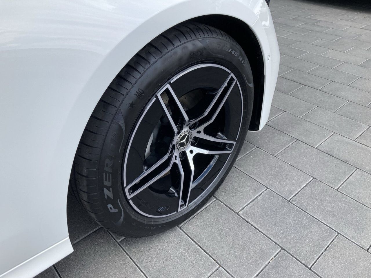 Mercedes-Benz E-Klasse – Bild 4