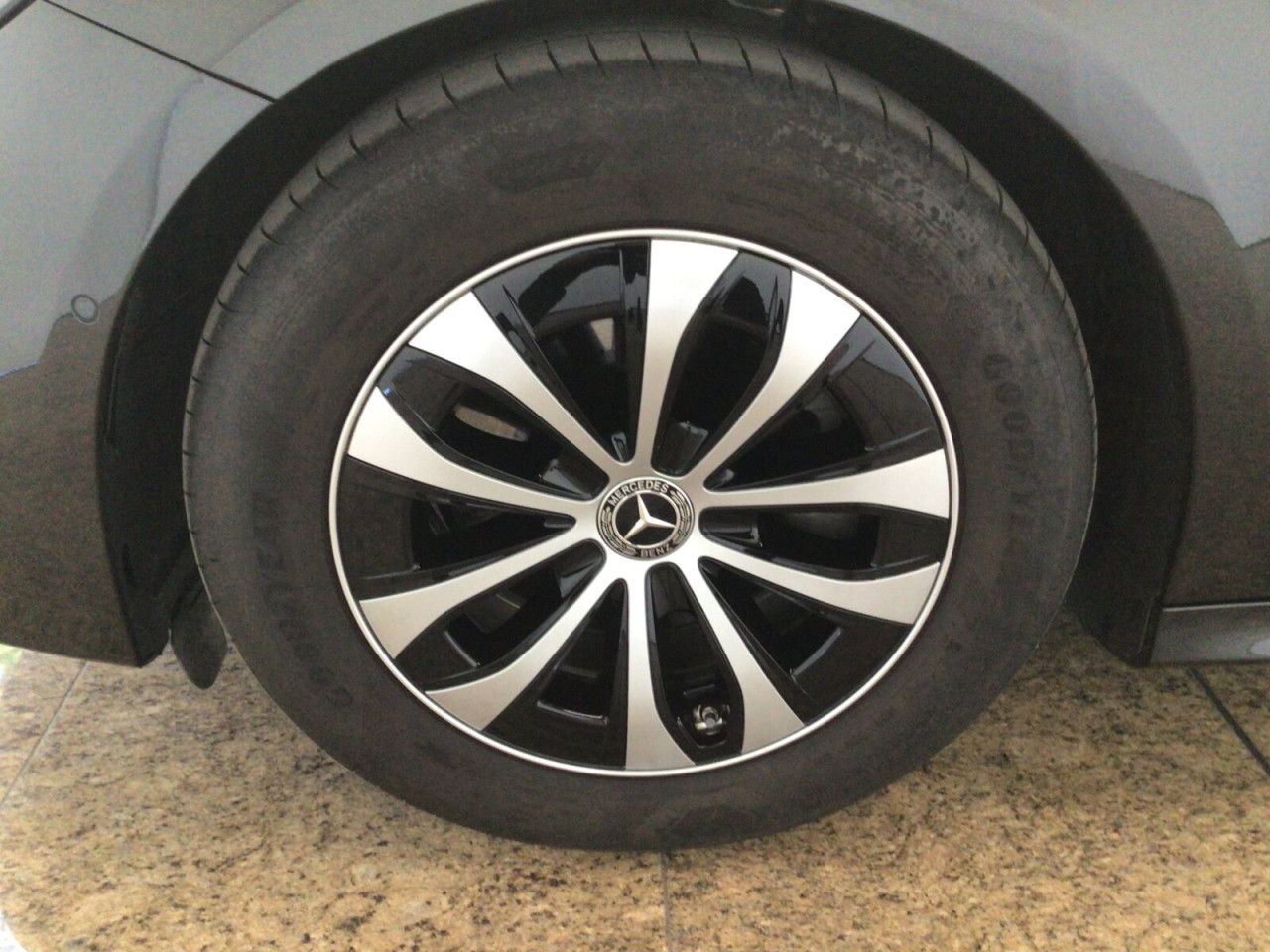 Mercedes-Benz E-Klasse – Bild 15