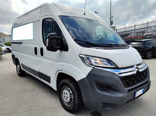 Vehicle image 2 / 12
