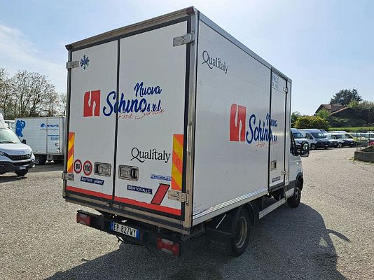 Vehicle image 12 / 19