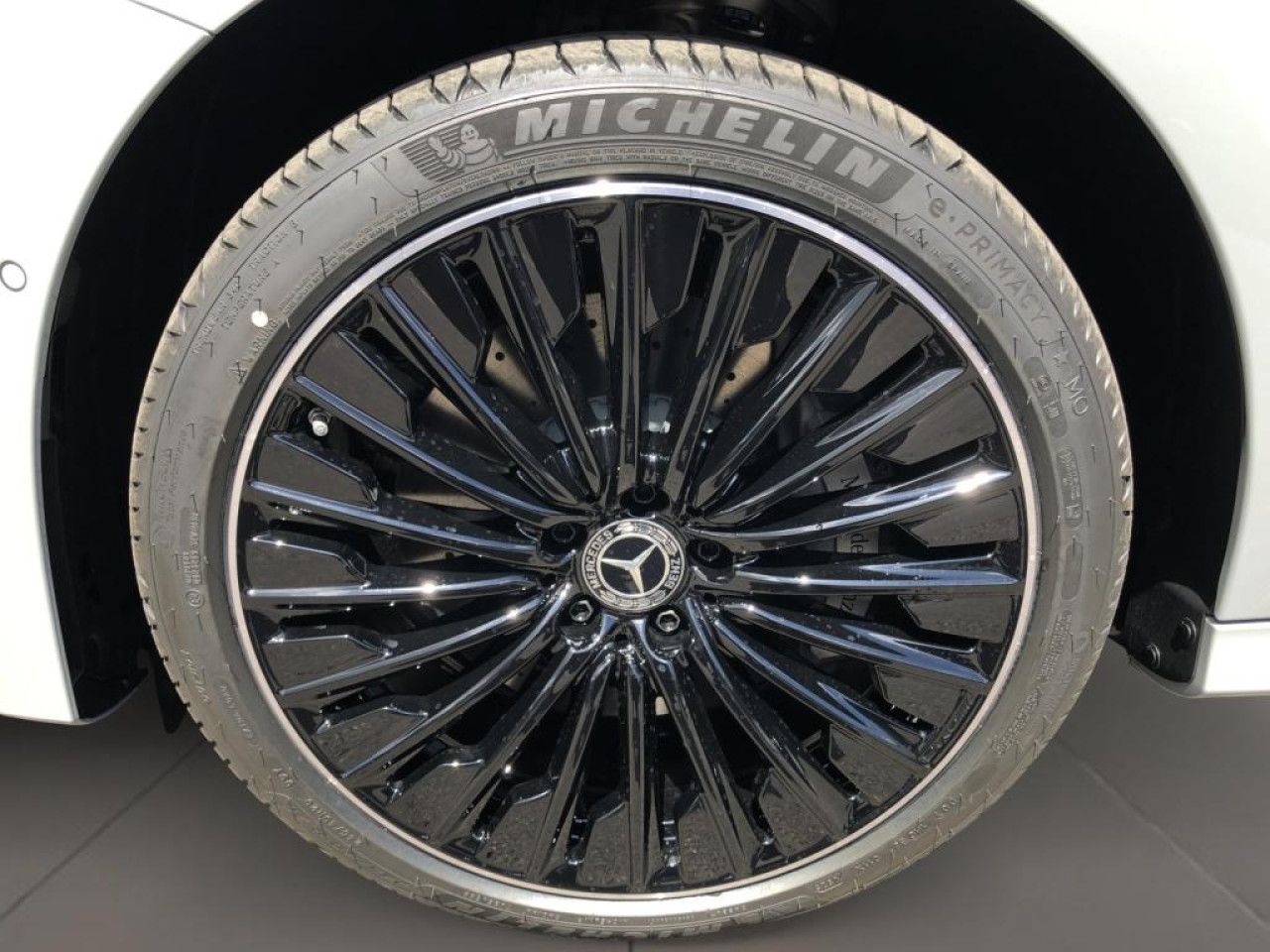 Mercedes-Benz E-Klasse – Bild 8