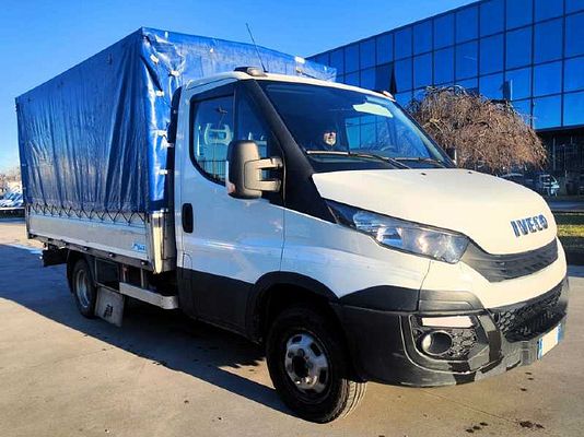 Vehicle image 2 / 10