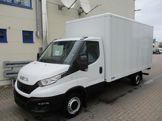 Vehicle image 1 / 5