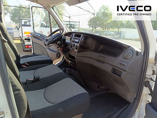 Vehicle image 4 / 5