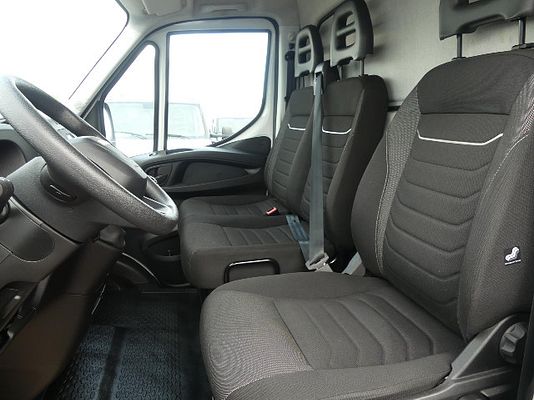 Vehicle image 5 / 6