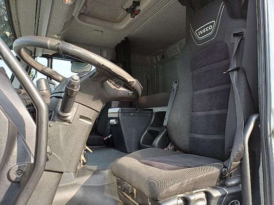 Vehicle image 6 / 11