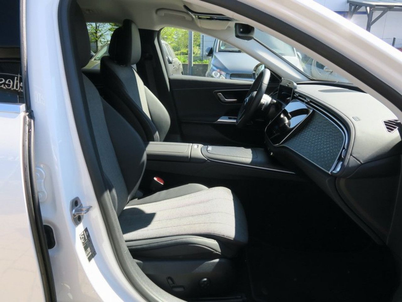 Mercedes-Benz E-Klasse – Bild 8