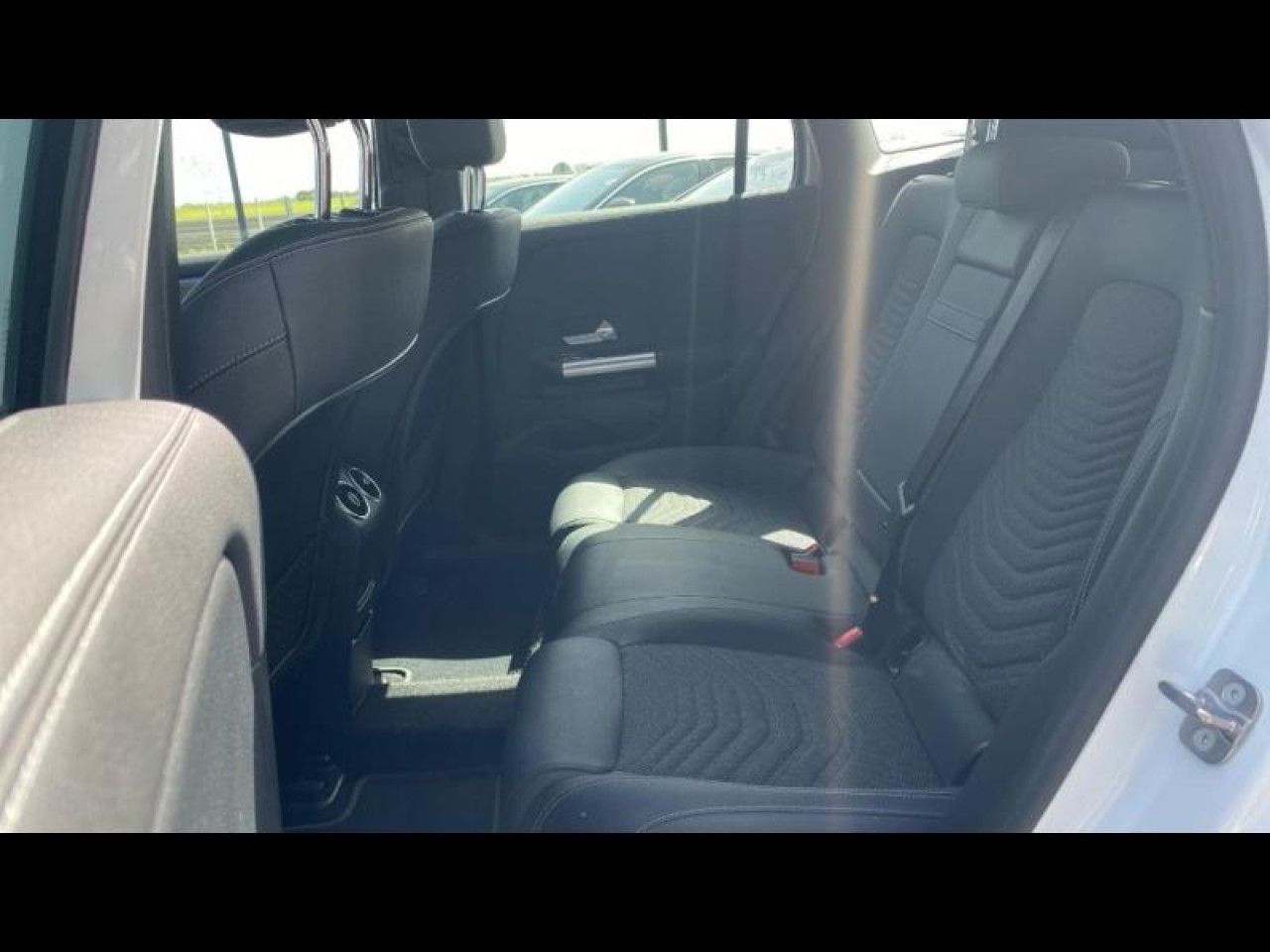 Photo du v&eacute;hicule 13 / 18