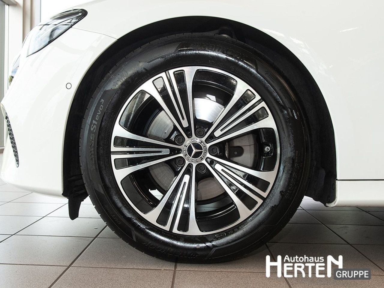 Mercedes-Benz E-Klasse – Bild 8