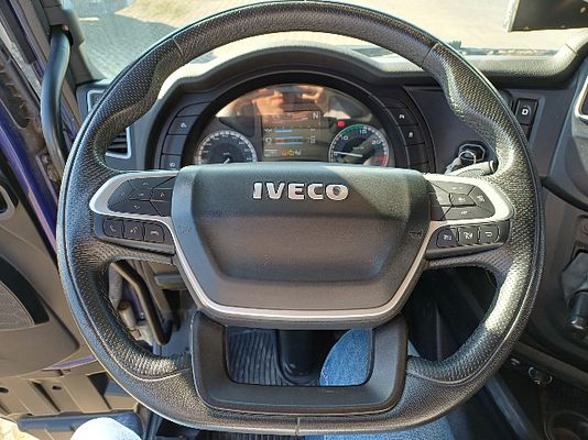 Vehicle image 7 / 15