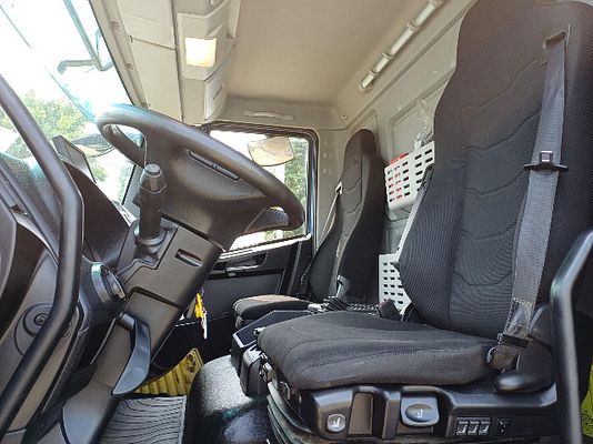 Vehicle image 10 / 15