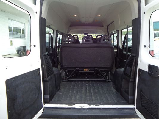 Vehicle image 14 / 15