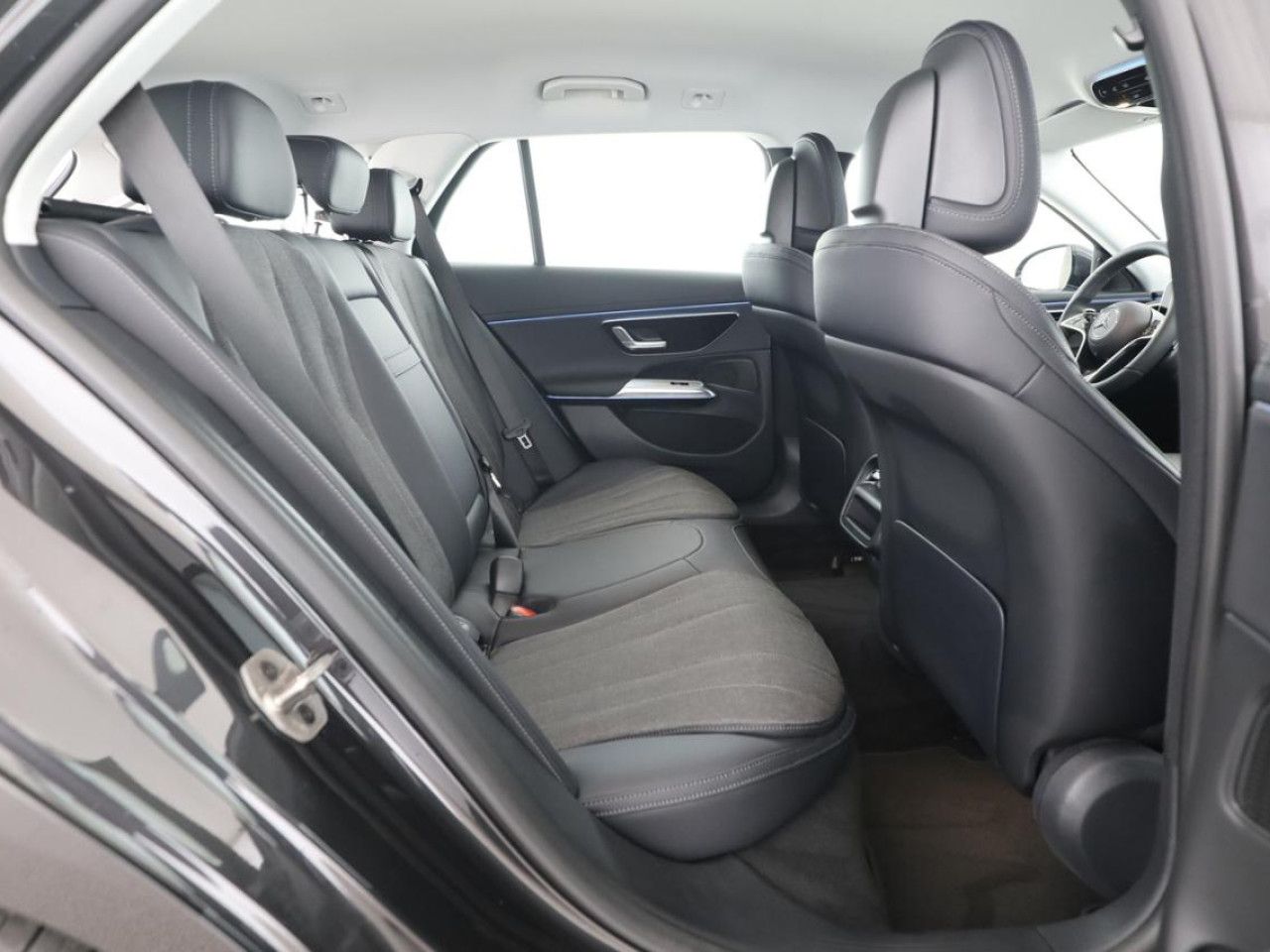 Mercedes-Benz E-Klasse – Bild 12