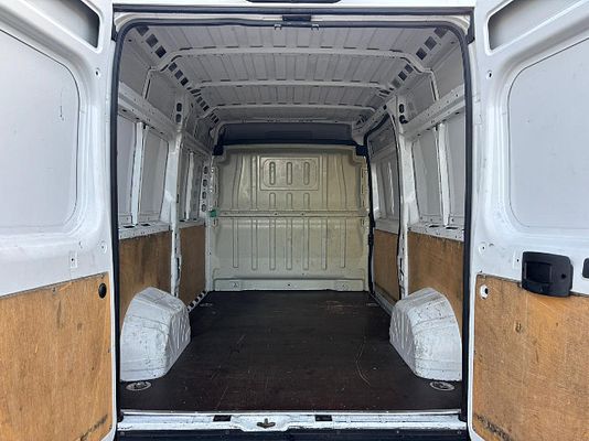 Vehicle image 7 / 14