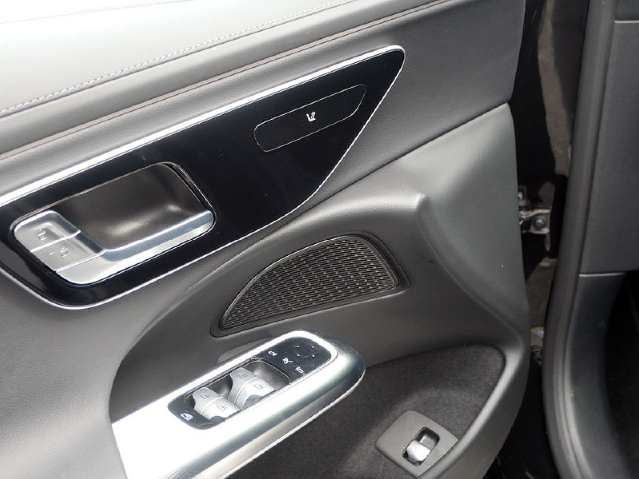 Mercedes-Benz E-Klasse – Bild 12