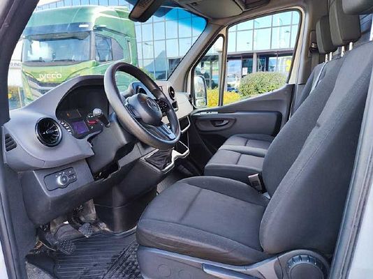 Vehicle image 6 / 10