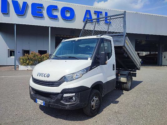 Vehicle image 1 / 10