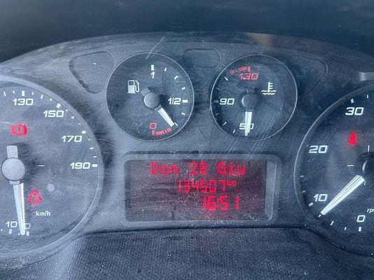 Vehicle image 12 / 14