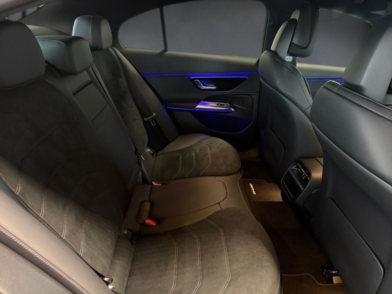 Mercedes-Benz E-Klasse – Bild 12