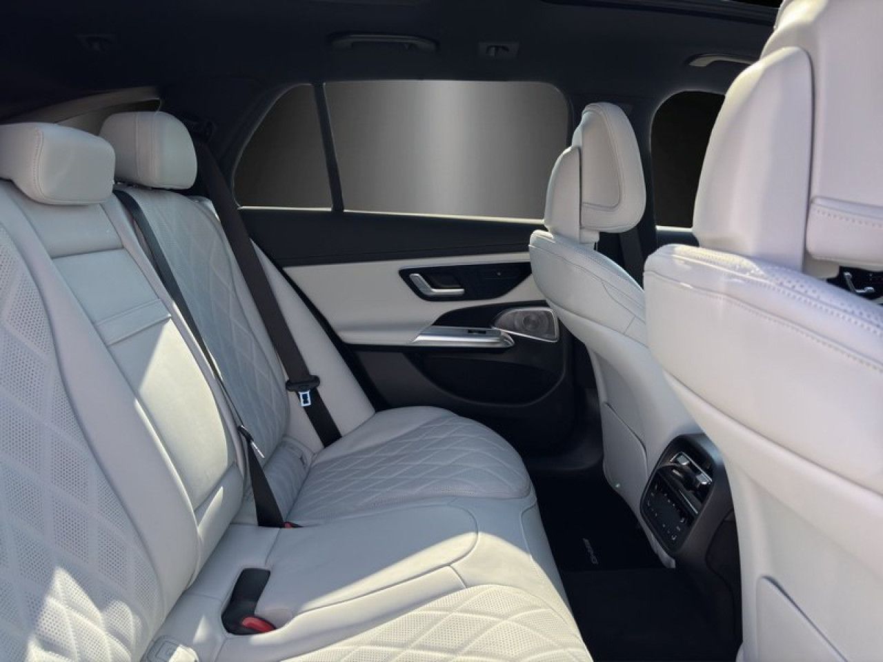 Mercedes-Benz E-Klasse – Bild 11
