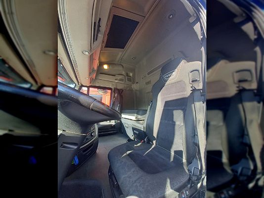 Vehicle image 3 / 4