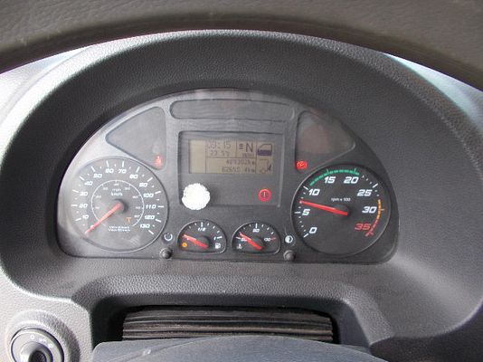Vehicle image 10 / 12
