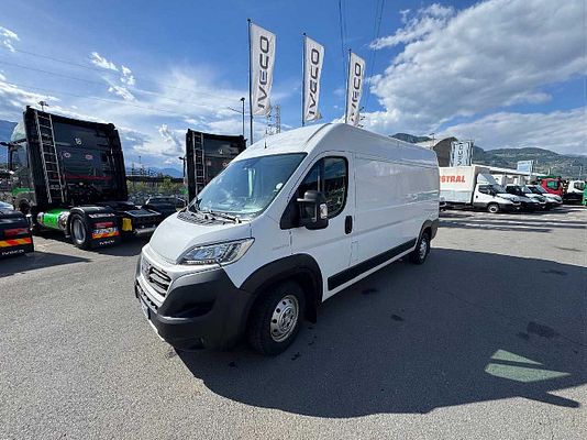 Vehicle image 1 / 8