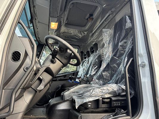 Vehicle image 7 / 15