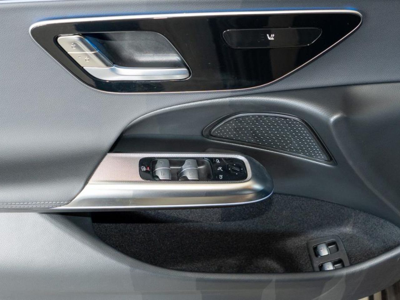Mercedes-Benz E-Klasse – Bild 9