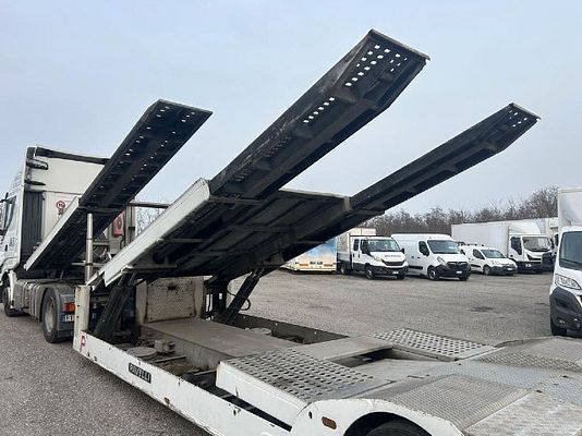 Vehicle image 12 / 24