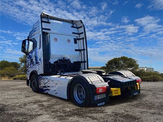 Vehicle image 7 / 17