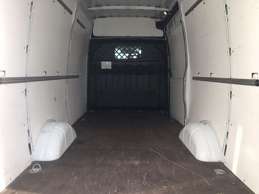 Vehicle image 8 / 10