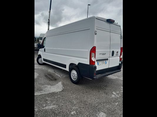 Vehicle image 3 / 21