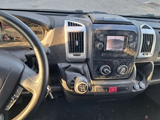 Vehicle image 11 / 12