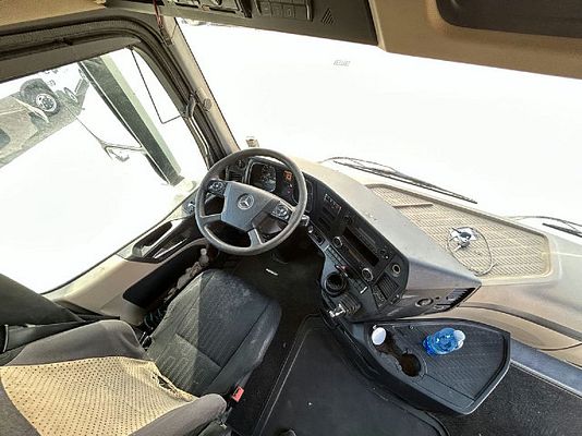 Vehicle image 6 / 15