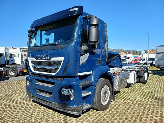 Vehicle image 1 / 13