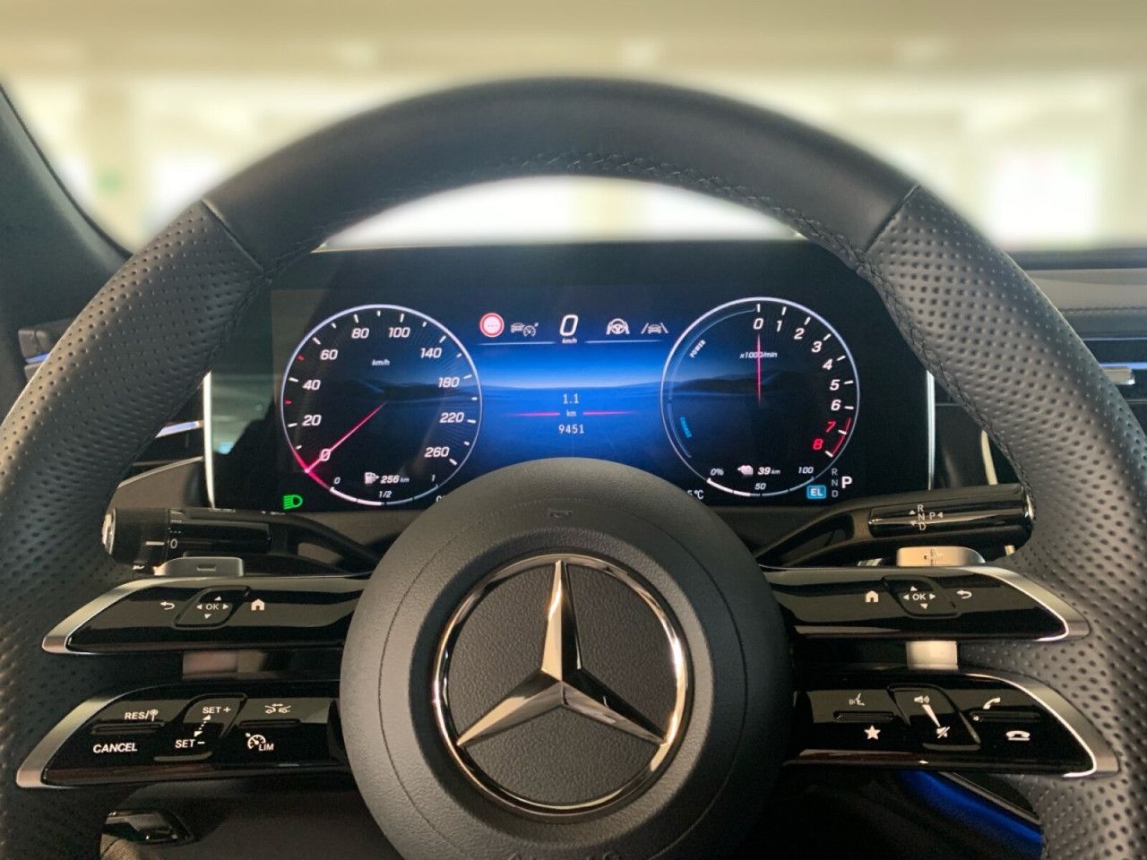 Mercedes-Benz E-Klasse – Bild 8