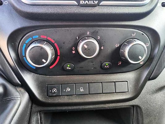 Vehicle image 10 / 15