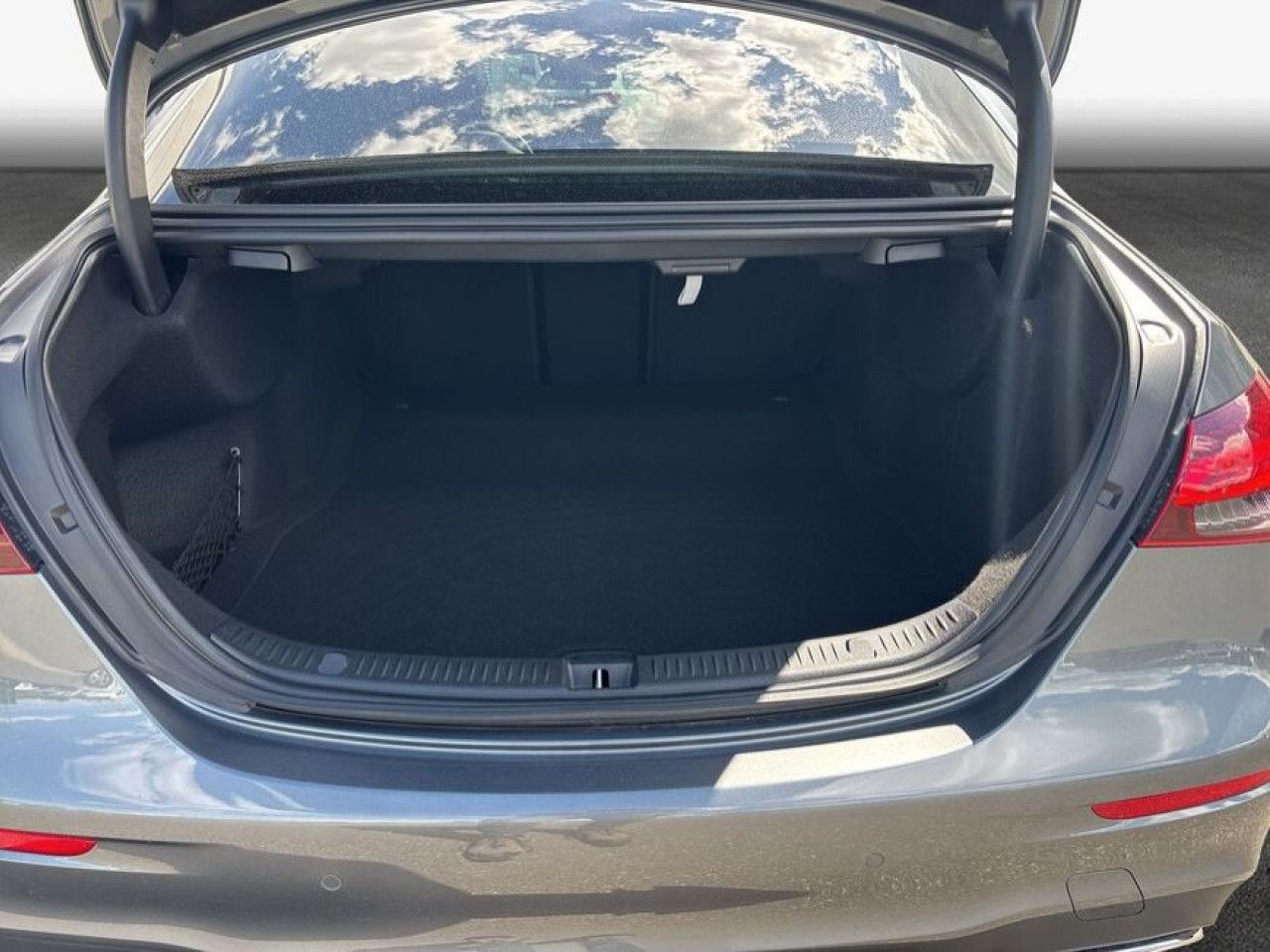 Mercedes-Benz E-Klasse – Bild 8