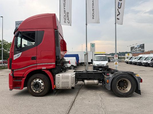 Vehicle image 2 / 20